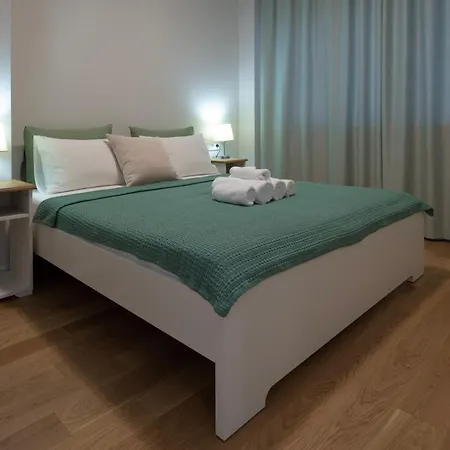 Shishman Center Apartment *