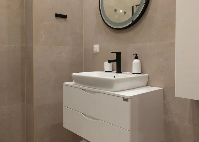 Shishman Center Apartment *