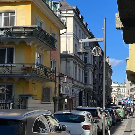 Shishman Center アパート